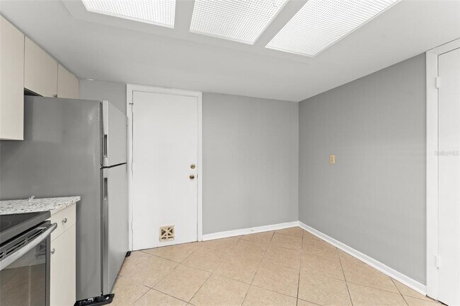 Building Photo - 6021 Windhover Dr