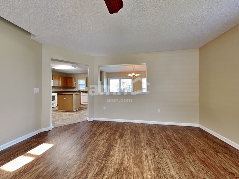 Building Photo - 5006 Athol St