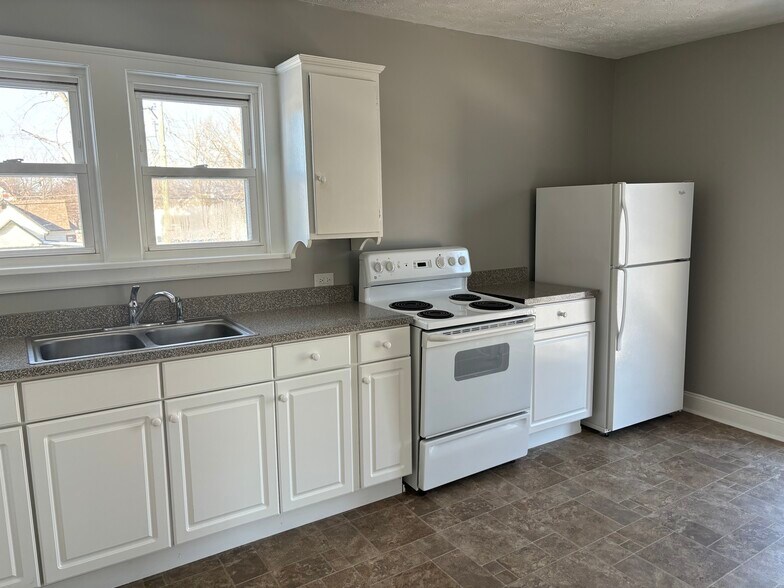 Kitchen - 1394 Wayne St