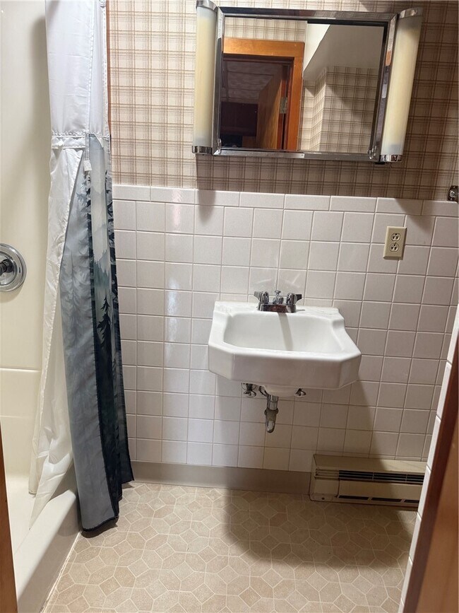 Building Photo - 101 E 2nd St