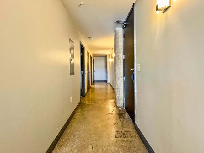 Building Photo - 500 S Ervay St