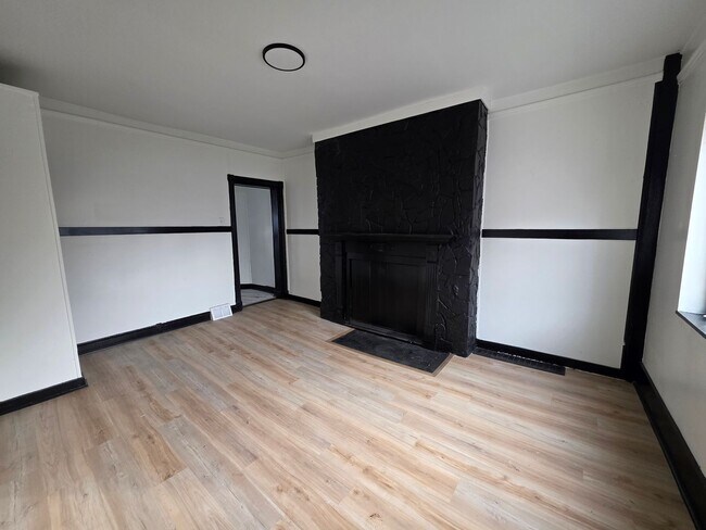 Building Photo - updated 4 bedroom 2.5 Bathroom house for rent