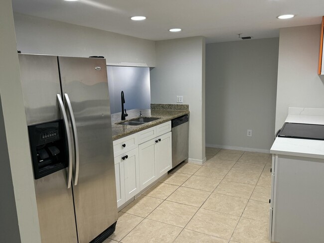 Building Photo - 950 Lavers Cir