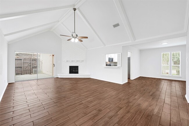 Building Photo - 2803 Camelot Ln