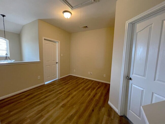 Building Photo - 10022 Taylor Springs Ln