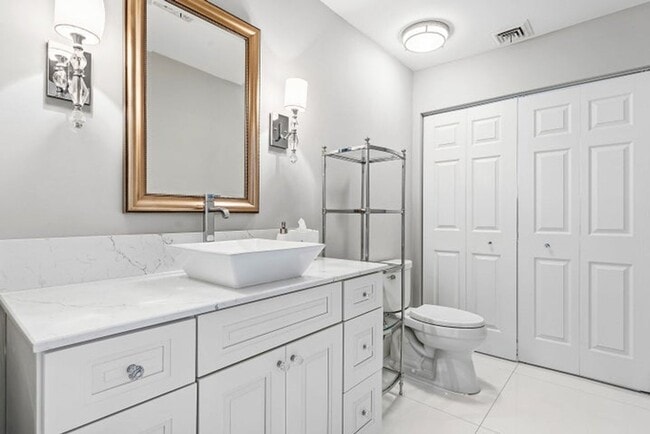 Building Photo - 417 N Country Club Dr