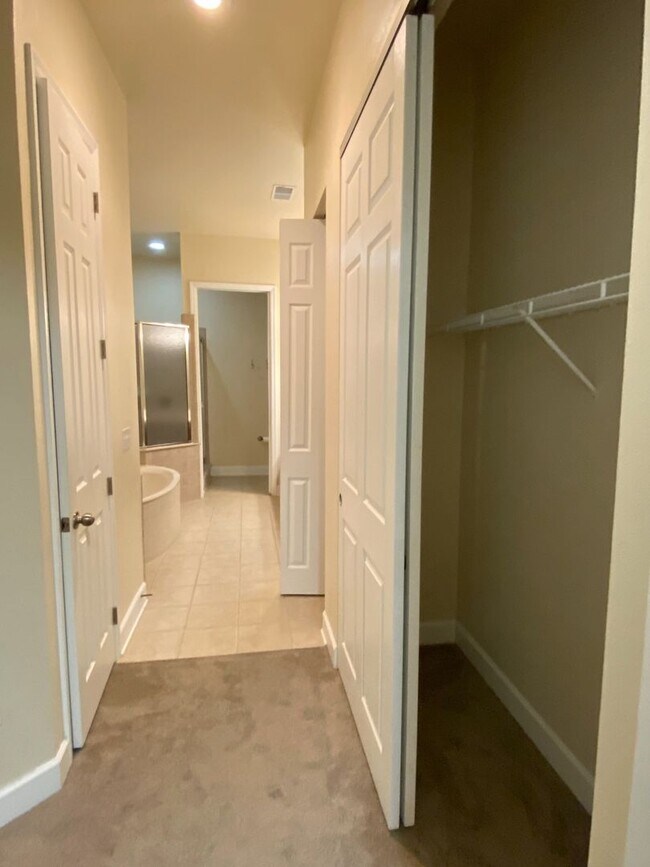 Building Photo - Spacious 3/3.5 Condo with Garage in Fleming Island