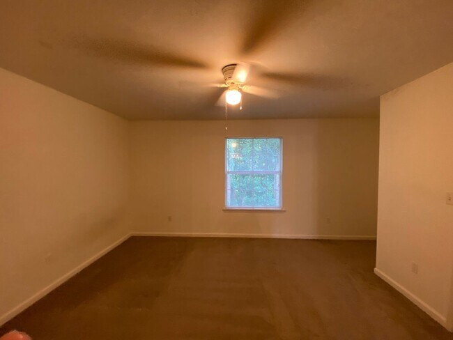 Building Photo - 1081 Solana Ave