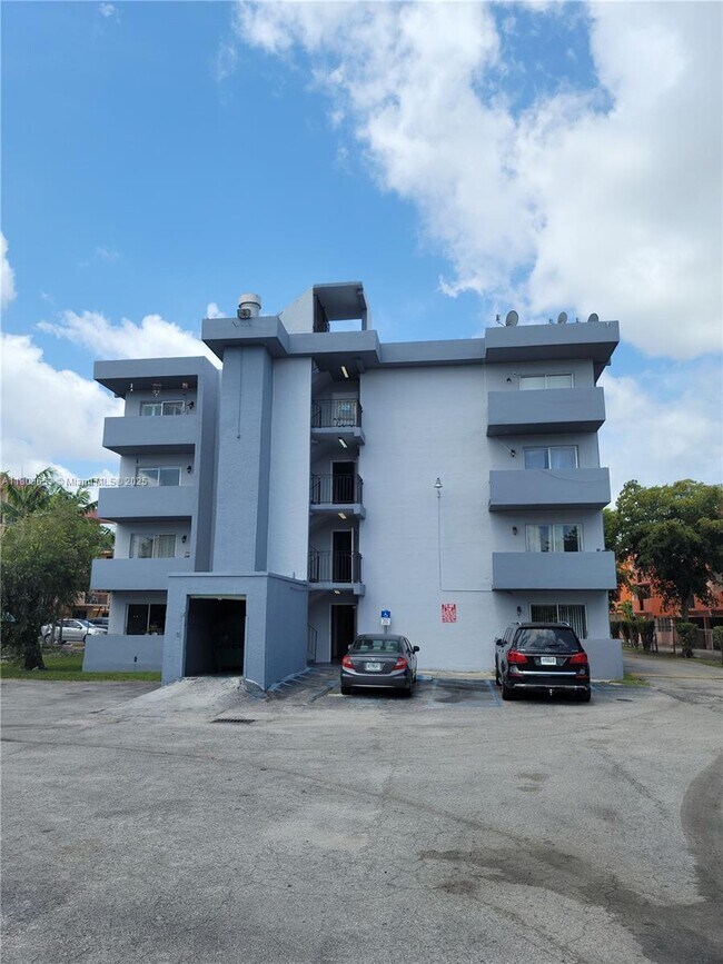 Building Photo - 495 NW 72nd Ave
