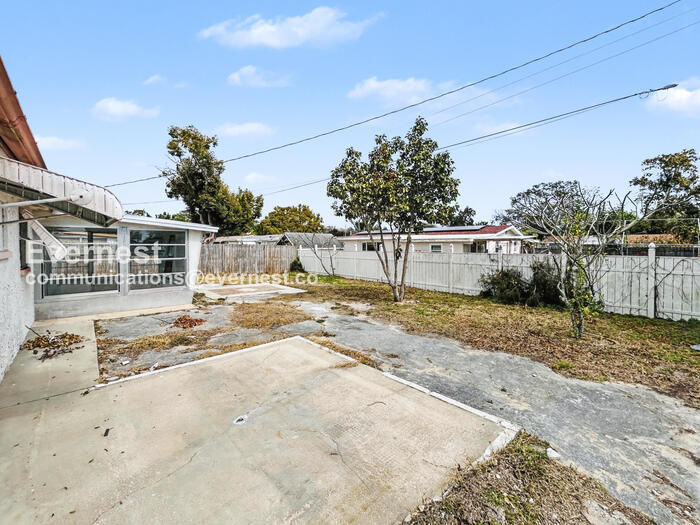 Building Photo - 2412 Arcadia Rd