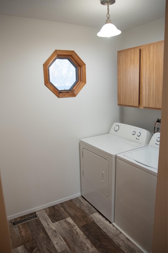 Building Photo - 10646 Hummingbird St NW