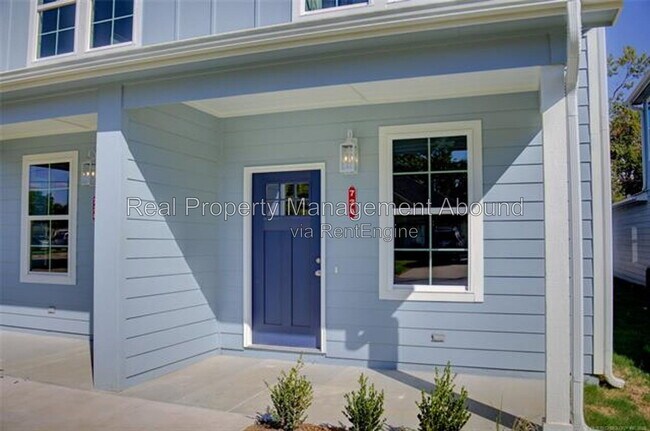 Building Photo - 724 S Weenonah Ave