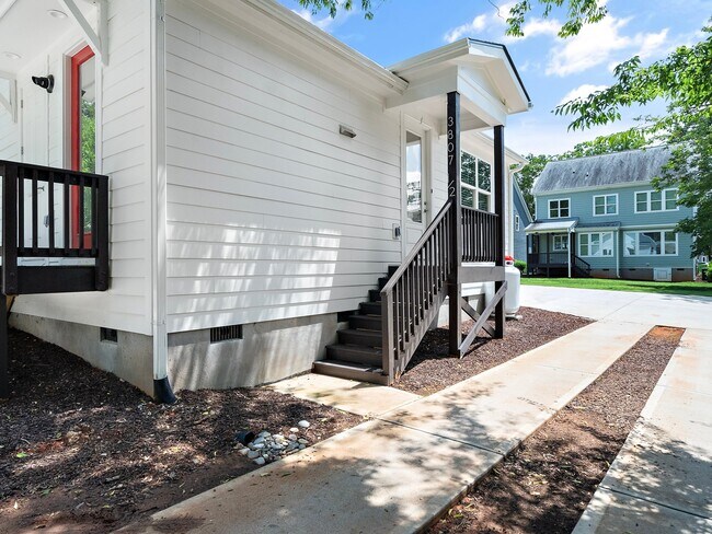 Building Photo - 3807 1/2 Marcom St