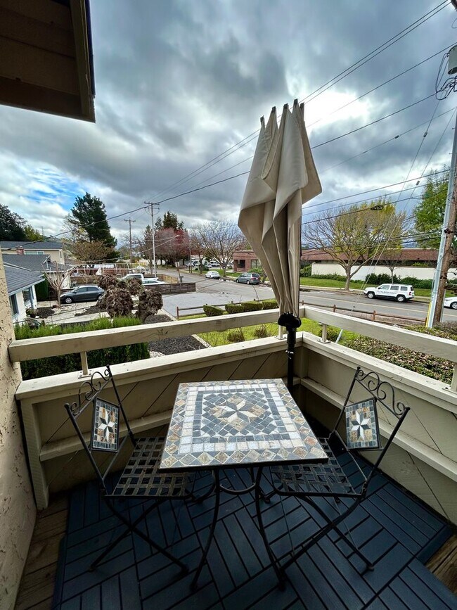 Building Photo - Willow Glen Townhome with Gorgeous Patio