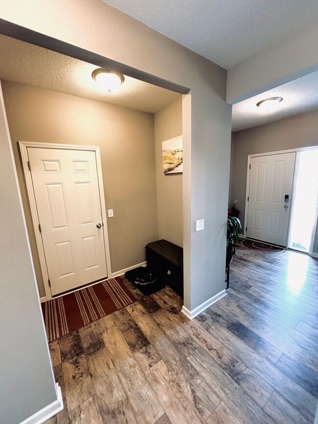 Building Photo - Solar Home!  Beautiful 4bed/3bath Single Family Home in Shakopee