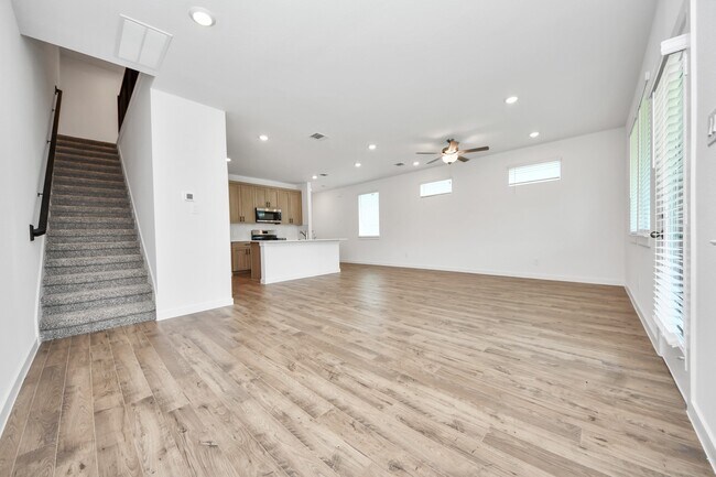 Building Photo - 2138 Olivos St