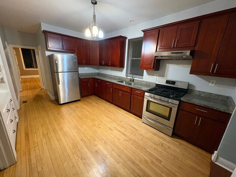 Building Photo - 4622 S Troy St