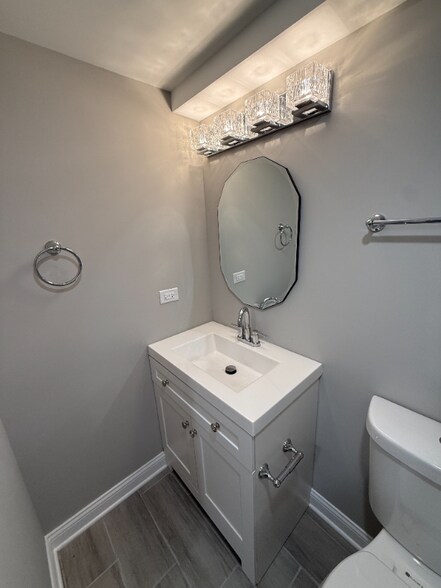 Building Photo - 8509 S Brandon Ave