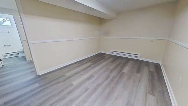 Building Photo - New Renovated One Bedroom Apartment