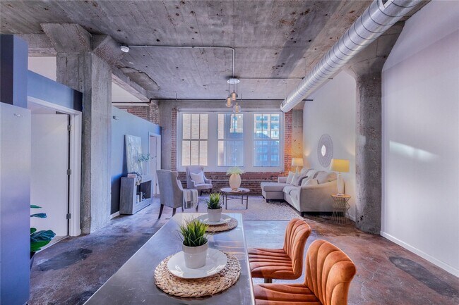 Building Photo - 1511 Locust St