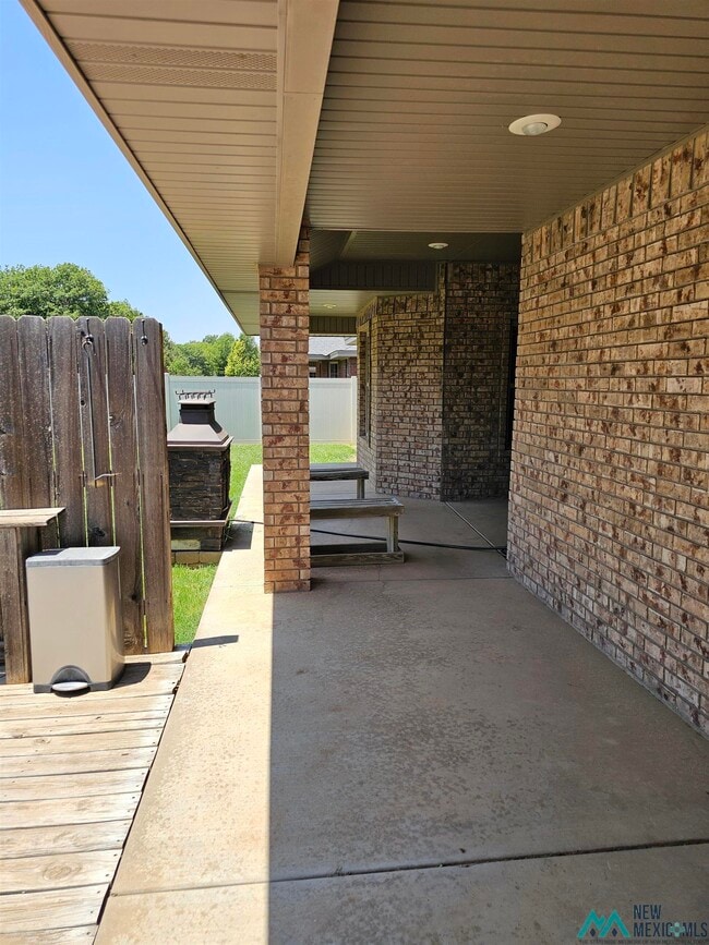 Building Photo - 113 Mariposa Dr