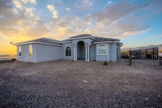 Building Photo - 2985 Bentley Dr