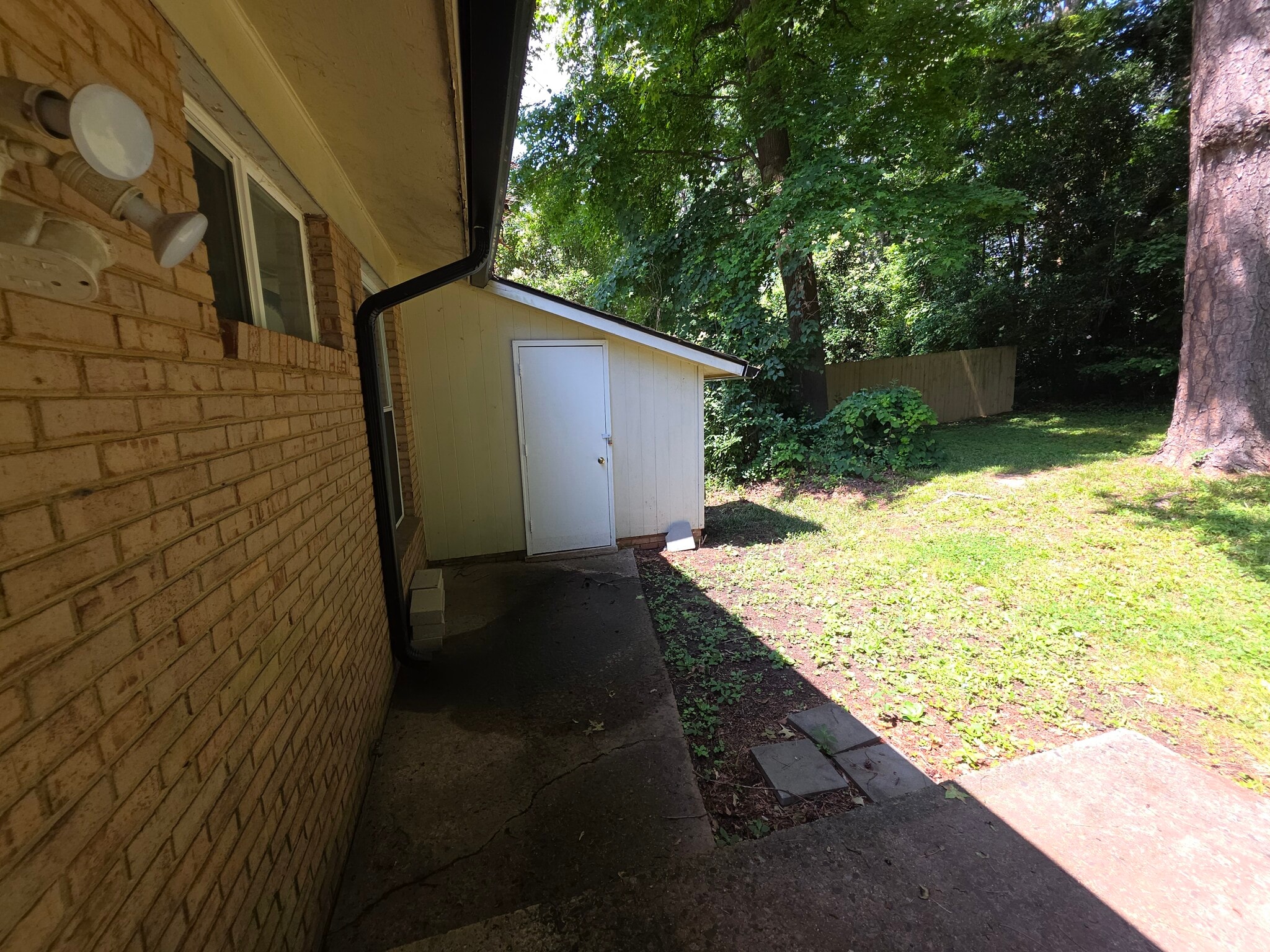 Building Photo - 3113 Erskine Dr