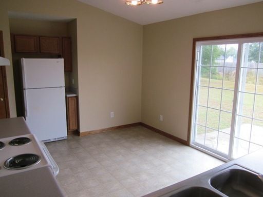 Building Photo - 303 Scranton Ct