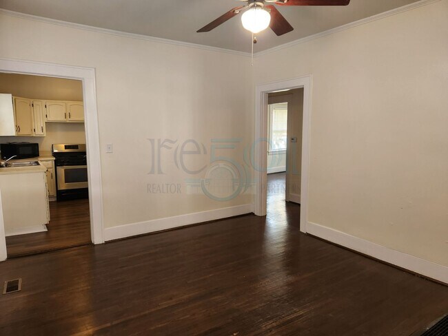 Building Photo - This Hillcrest Bungalow is just what you w...