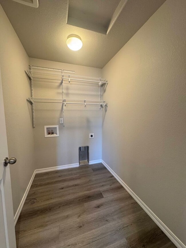 Building Photo - Newer 3 bedroom in Meadow Brook Crossing