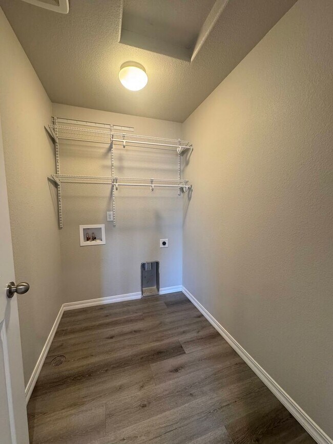 Building Photo - Newer 3 bedroom in Meadowbrook Crossing