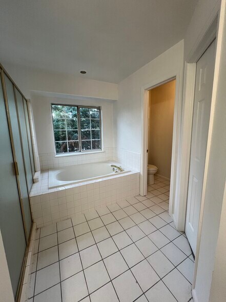 Building Photo - 5747 W 81st Pl