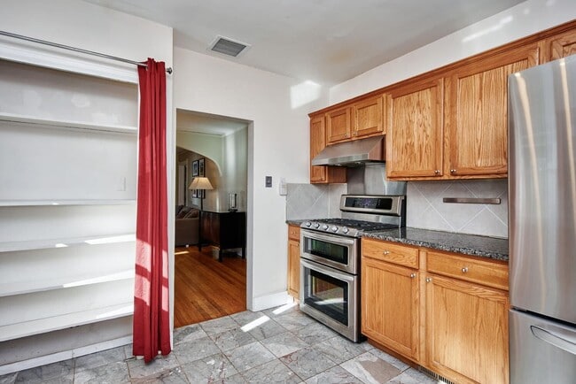 Building Photo - Long Realty & Property Management - Lovely Park Hill Home