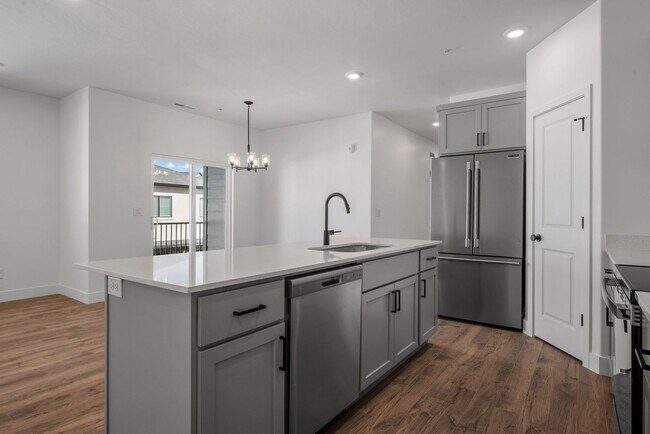 Building Photo - Brand-New 3 Bed, 2 Bath Townhome in Spanish Fork!