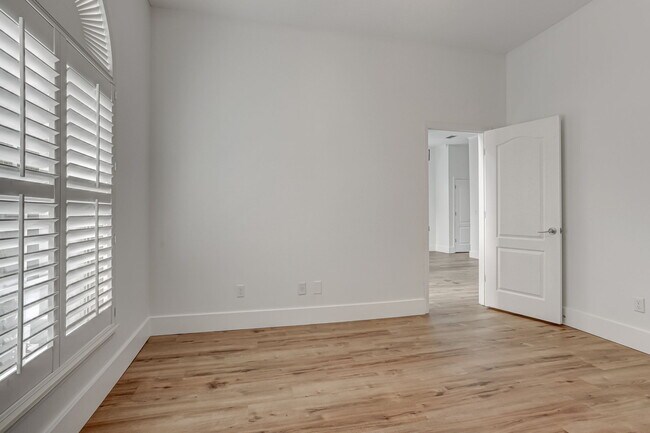 Building Photo - 140 Oceans Edge Dr