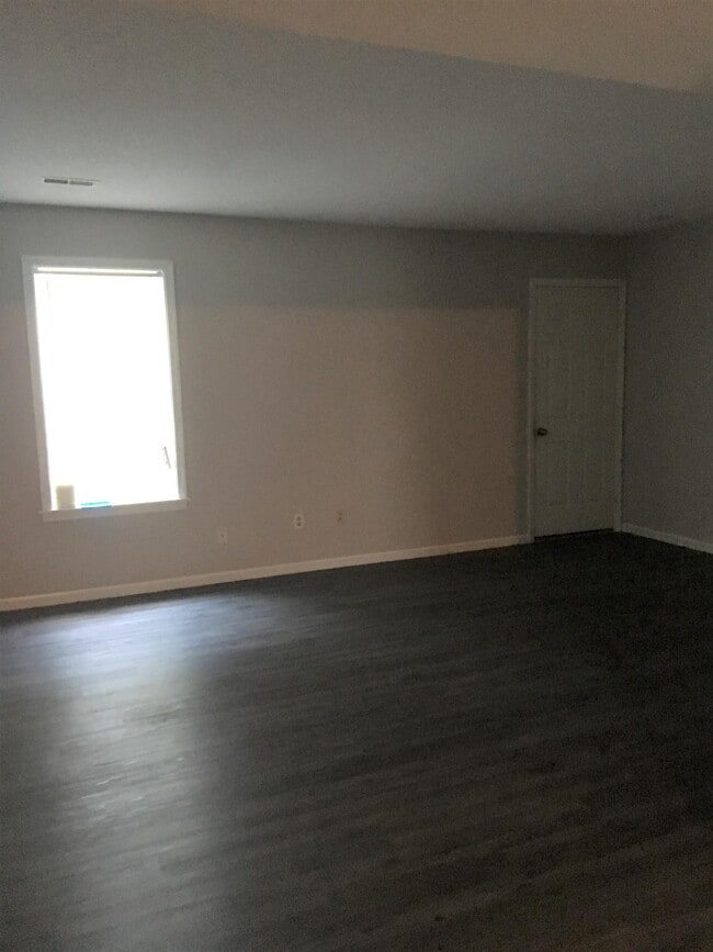 Building Photo - 2216 Live Oak Ln