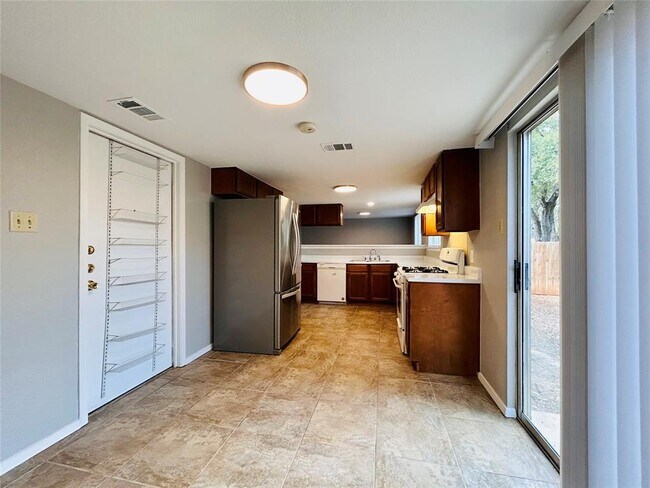 Building Photo - 7613 Navarro Pl