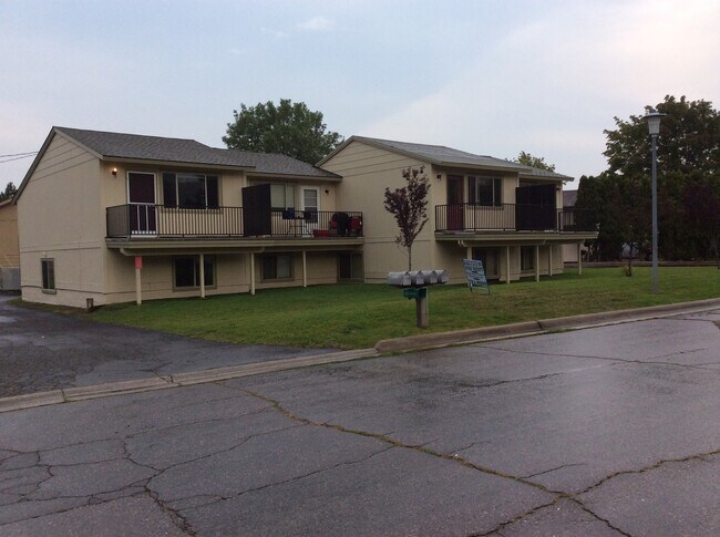 Building Photo - 806 Spartan Dr
