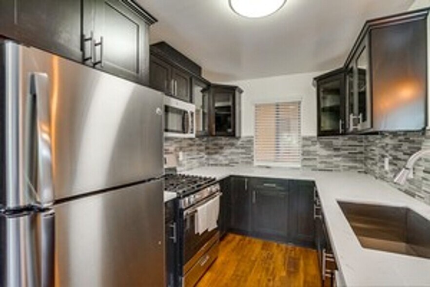 Building Photo - 524 Venice Way