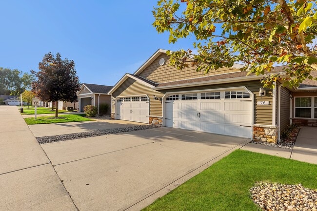Building Photo - Redwood Lake Orion