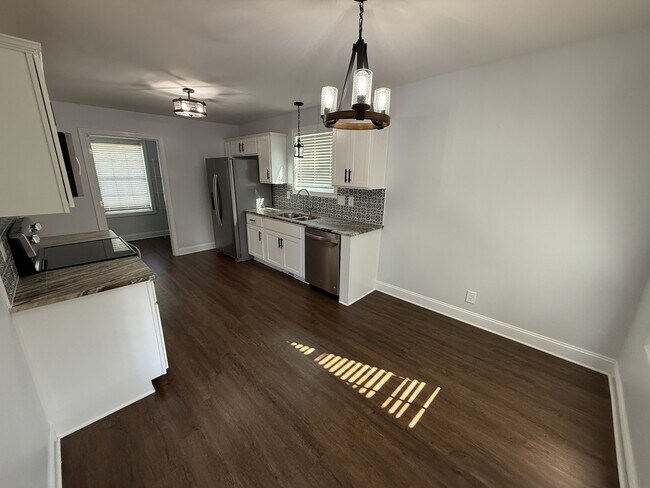 Building Photo - 203 Casting Ct