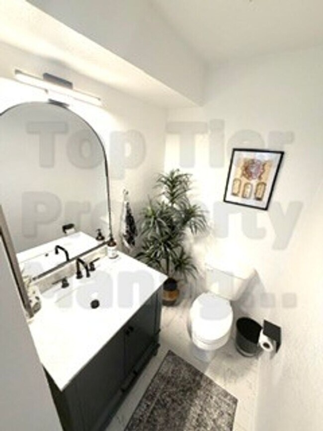 Building Photo - Beautiful 3 bed / 2.5 bath / 1,227 sqft House in Oceanside's Emerald Point