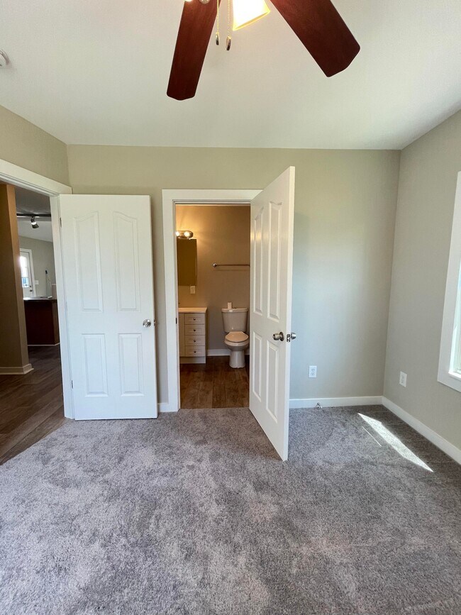 Building Photo - 414 1st Ave