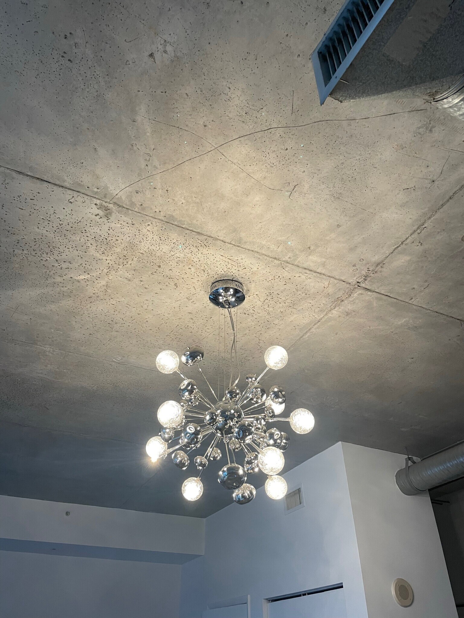 Building Photo - 10 SW South River Dr