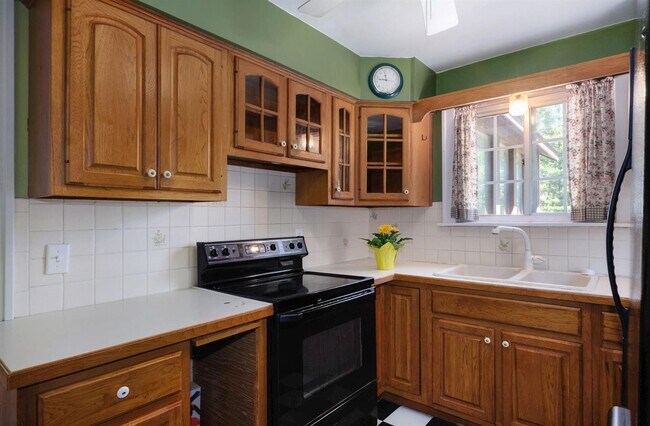 Building Photo - 2065 Chalmers Dr