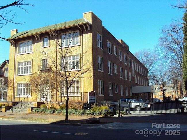 Building Photo - 515 N Church St