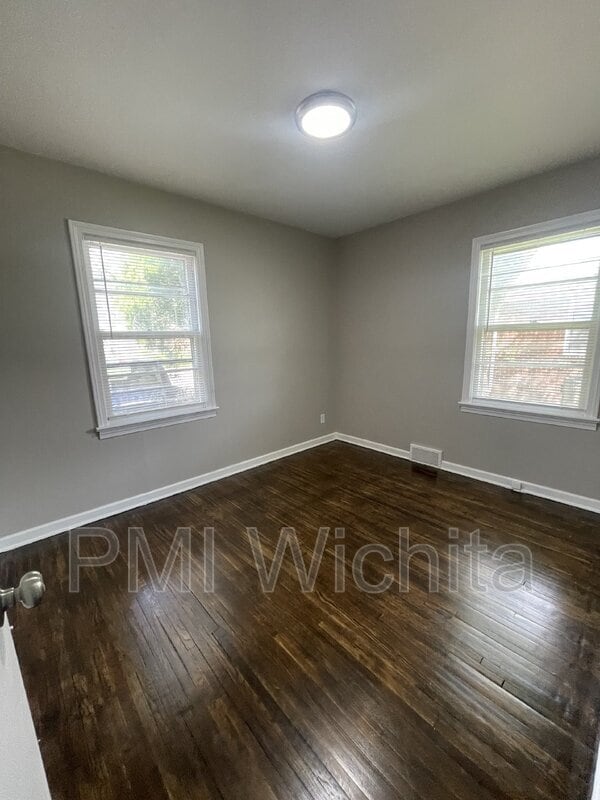 Building Photo - 6147 E Boston St