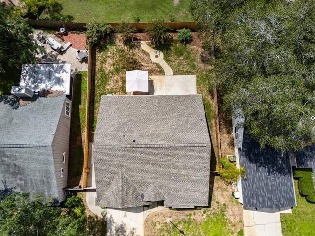 Building Photo - 14180 Hampton Falls Dr N