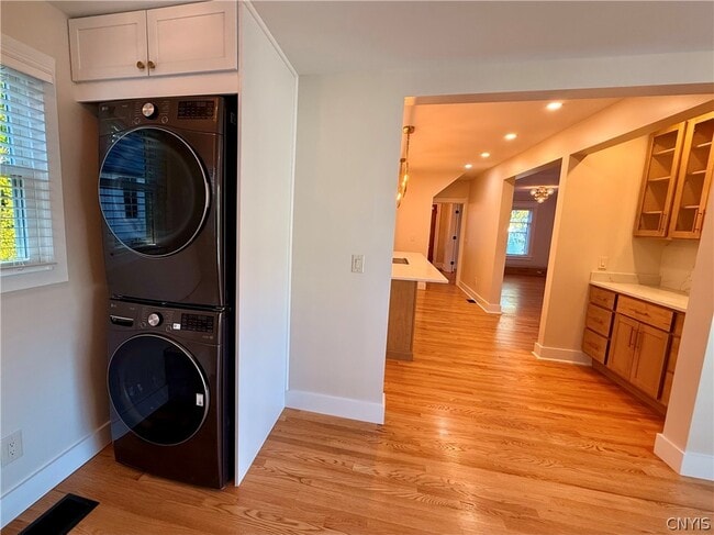 Building Photo - 11 Sanger Ave