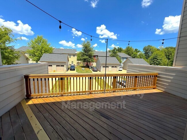 Building Photo - 4020 Zilker Park Dr